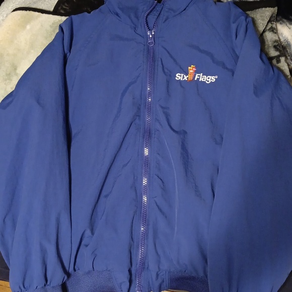 2000's Six Flags Jacket - Picture 1 of 3